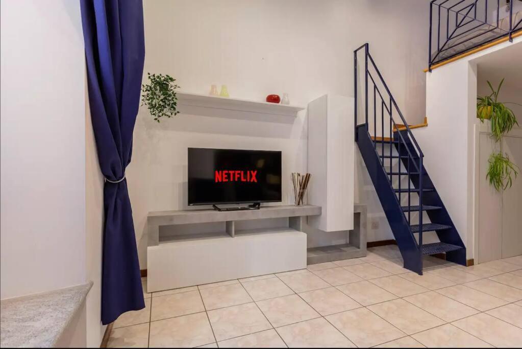 Luxury Loft On The Duomo Wifi & Netflix Apartment Milan Bagian luar foto
